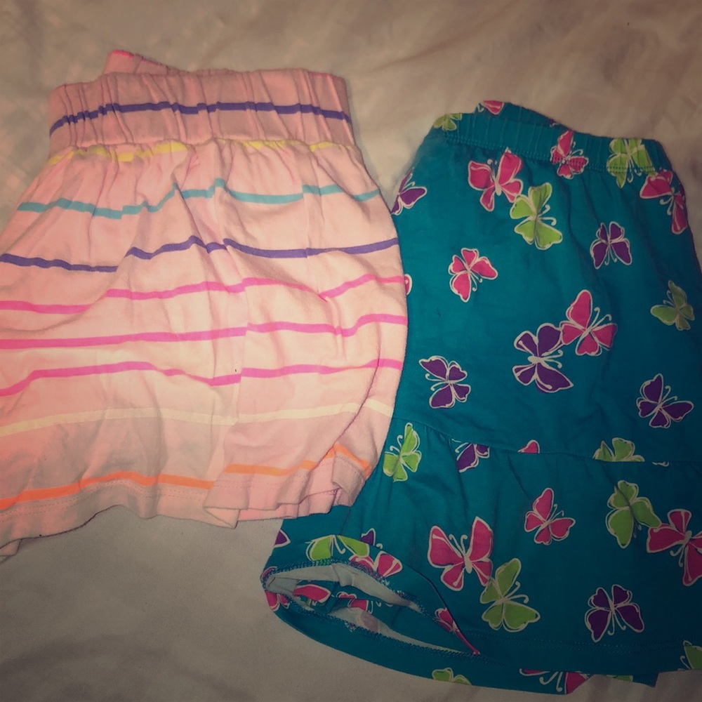 2 little girl skorts
